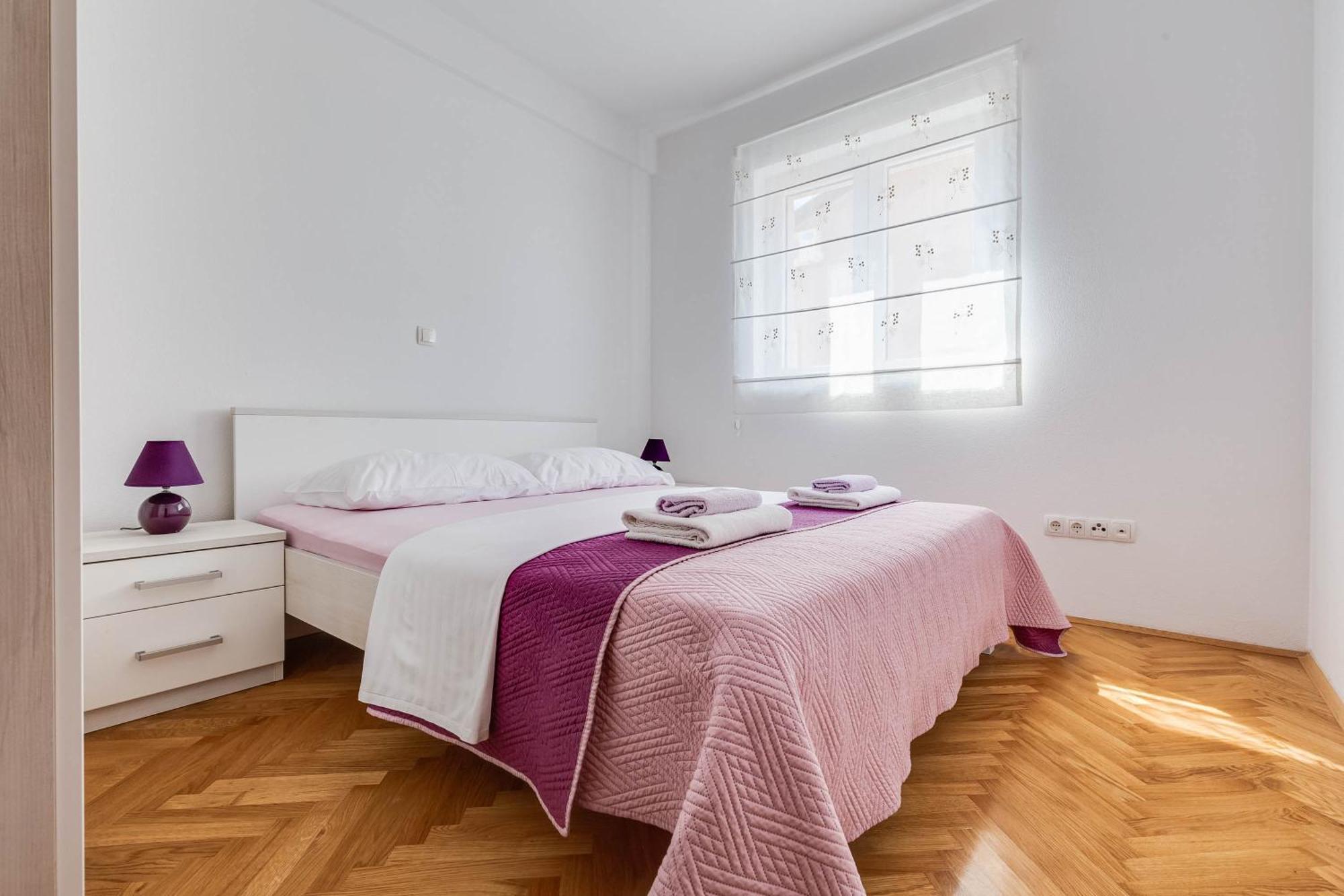 Apartmani Pocrnic Pakostane Exterior photo