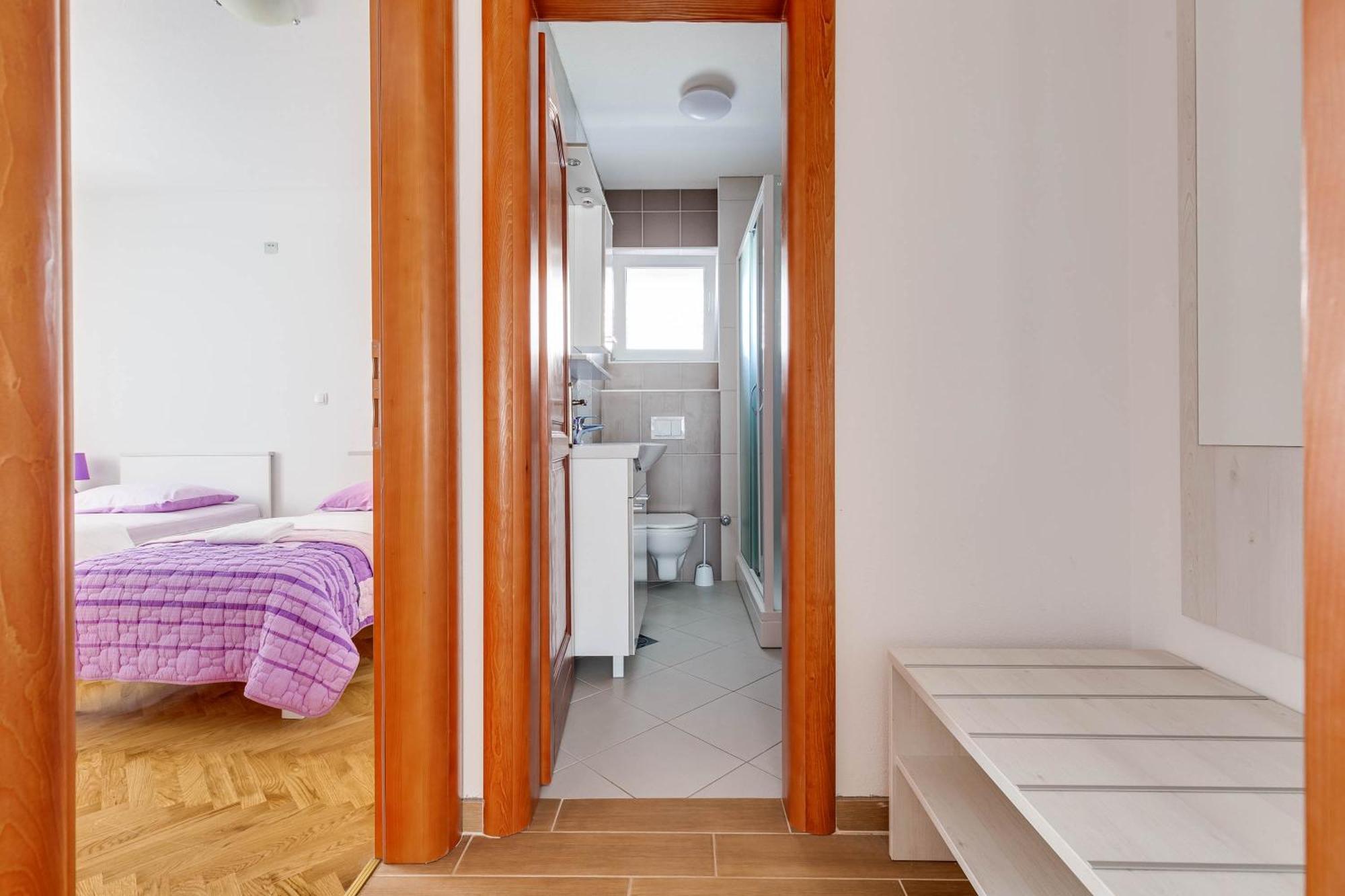 Apartmani Pocrnic Pakostane Exterior photo