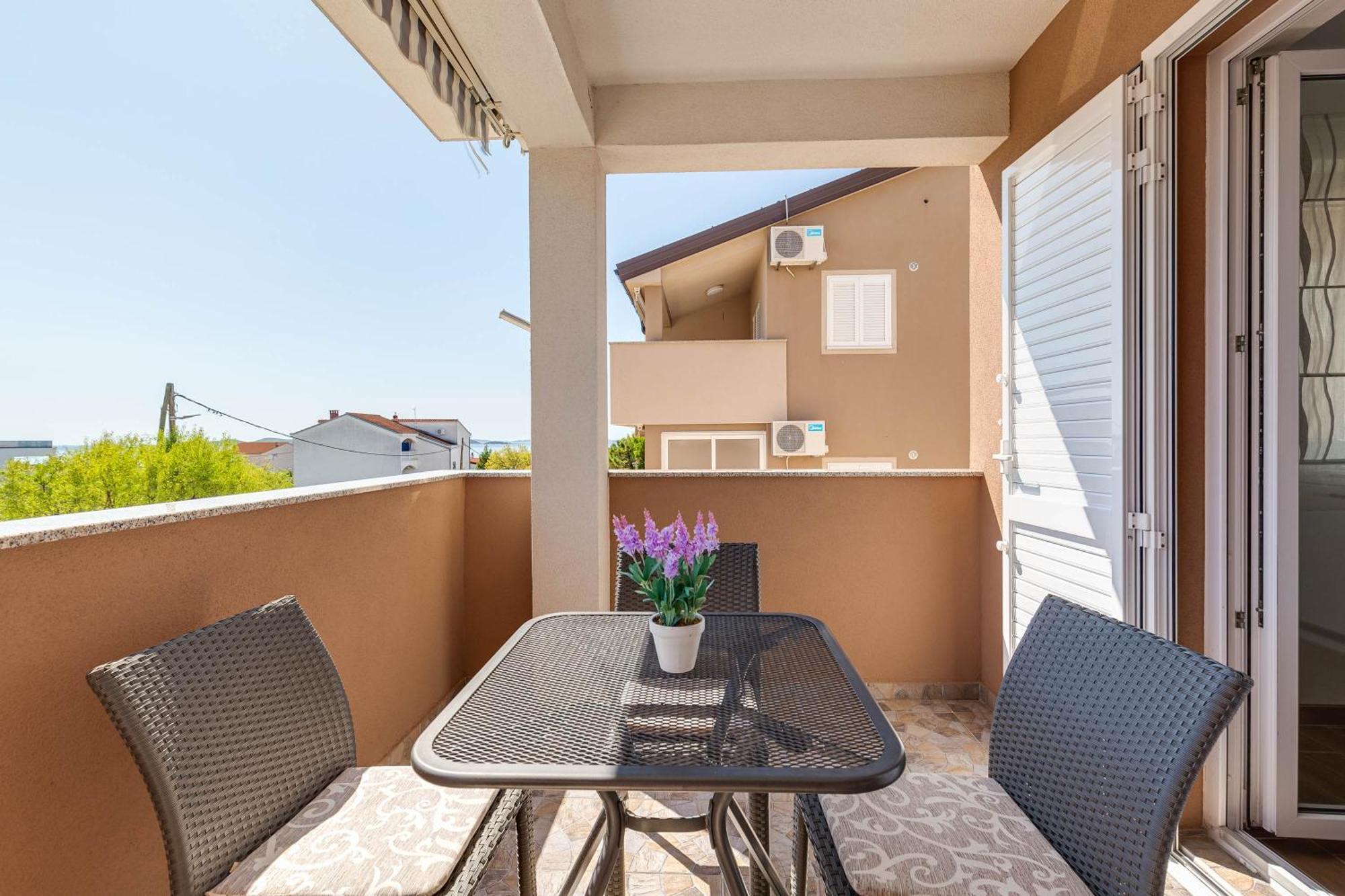 Apartmani Pocrnic Pakostane Exterior photo